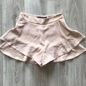 Cute beige flowy shorts from Zara